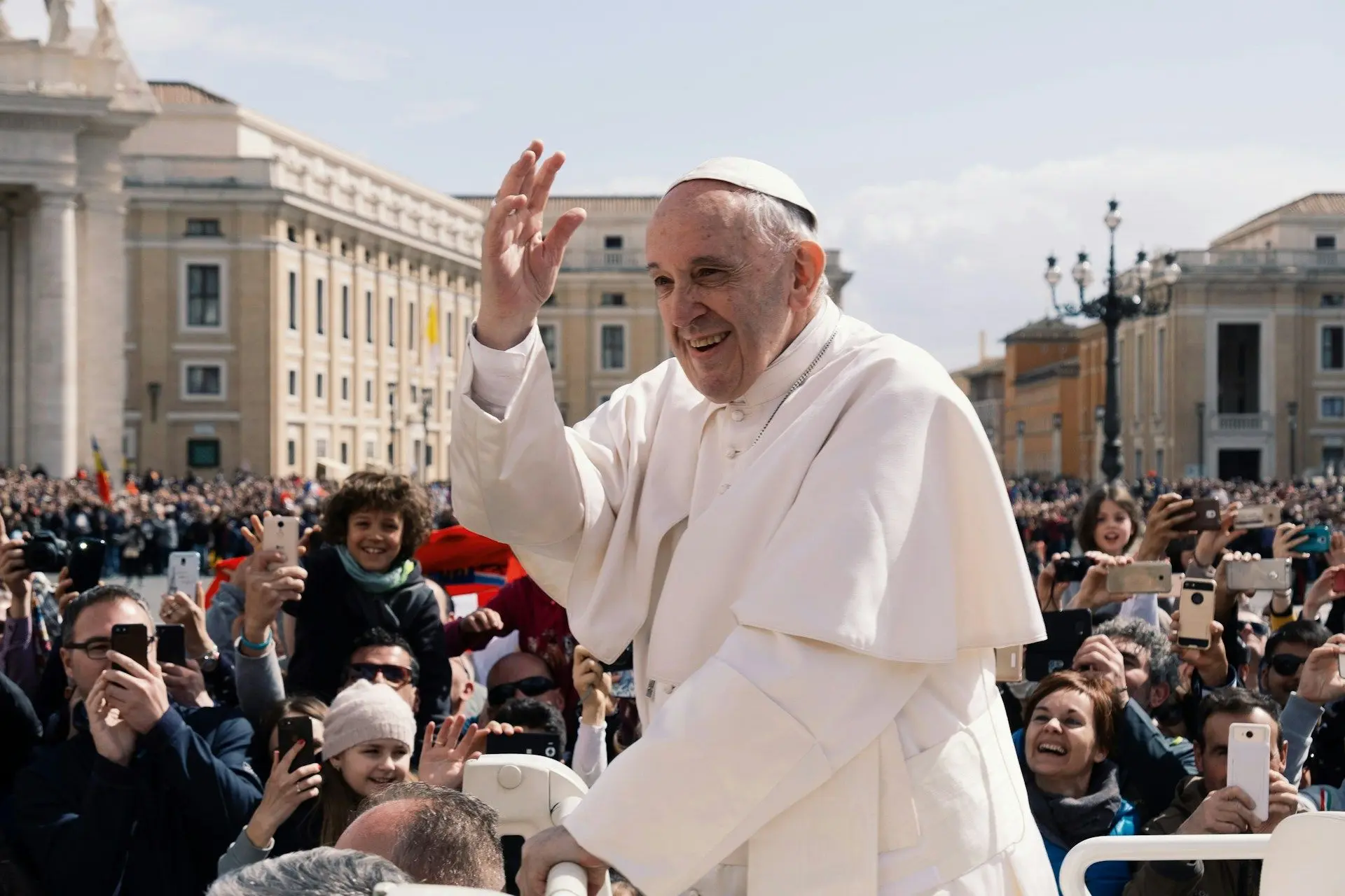 "Ефект Папи Франциска": чому люди часто винуватять саму жертву.