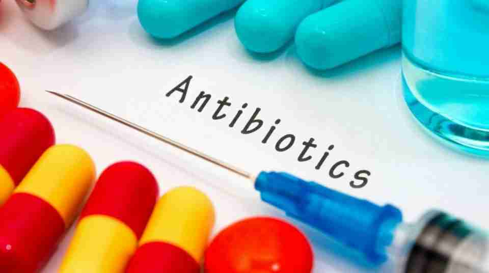 Чому призначають антибіотики до та після операції