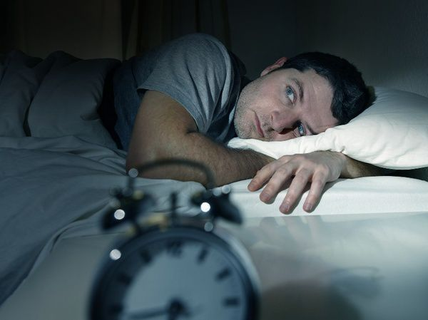 Що відбувається з людиною, якщо довго не спати: скільки годин є критичними