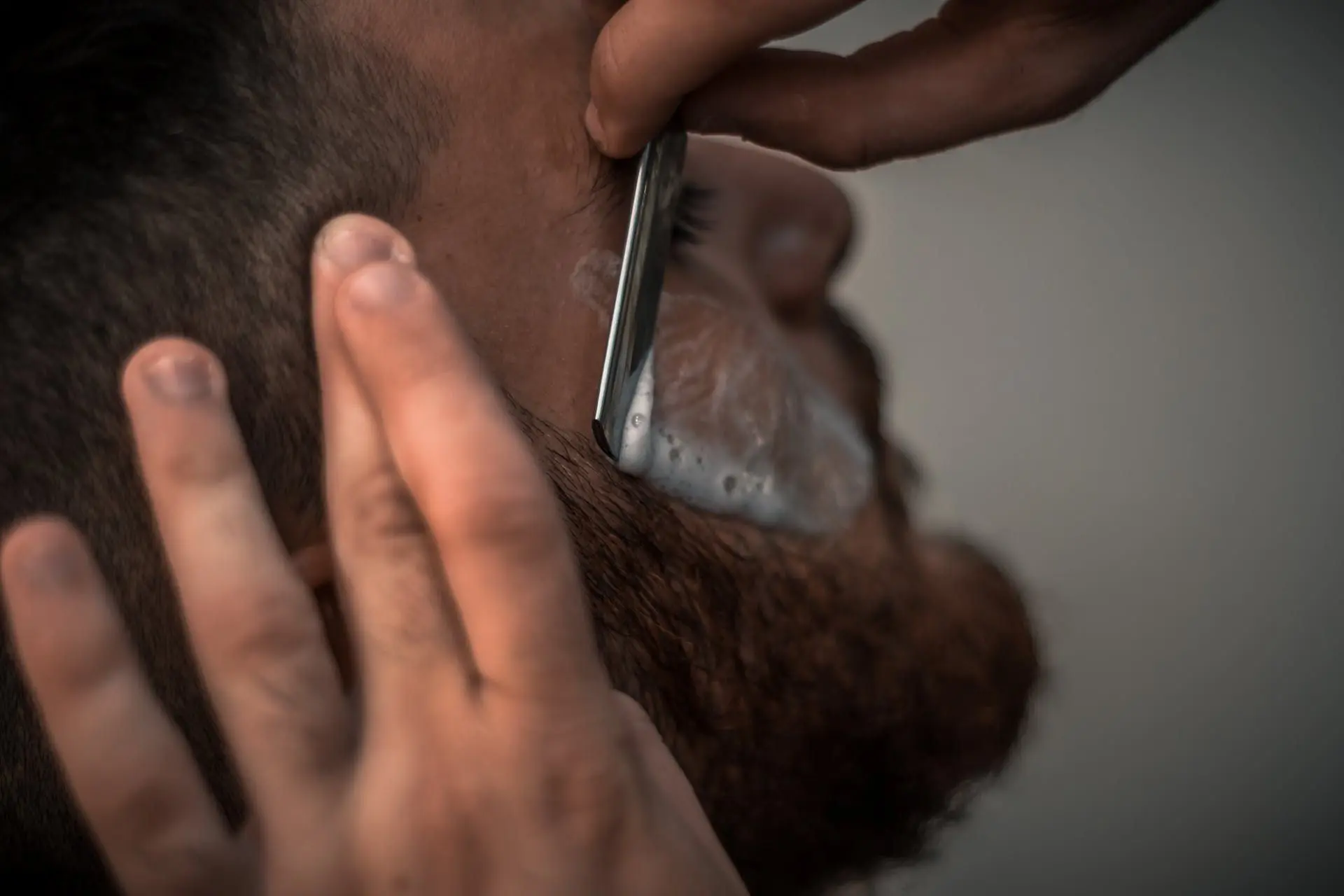 Чи впливає процедура гоління на швидкість зростання волосся?
