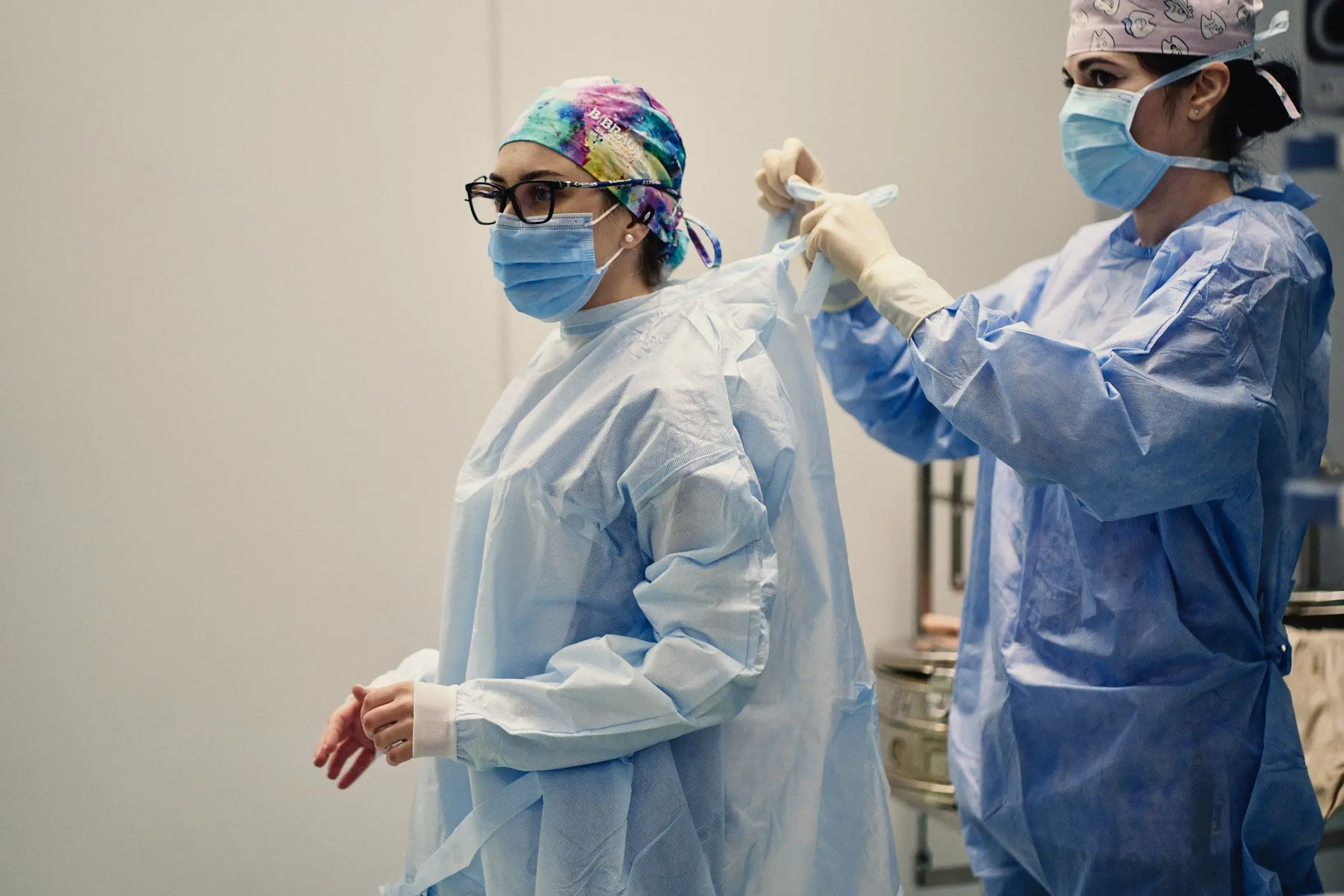 Більшість українських жінок-хірургів зіштовхуються з гендерною дискримінацією на місці роботи.