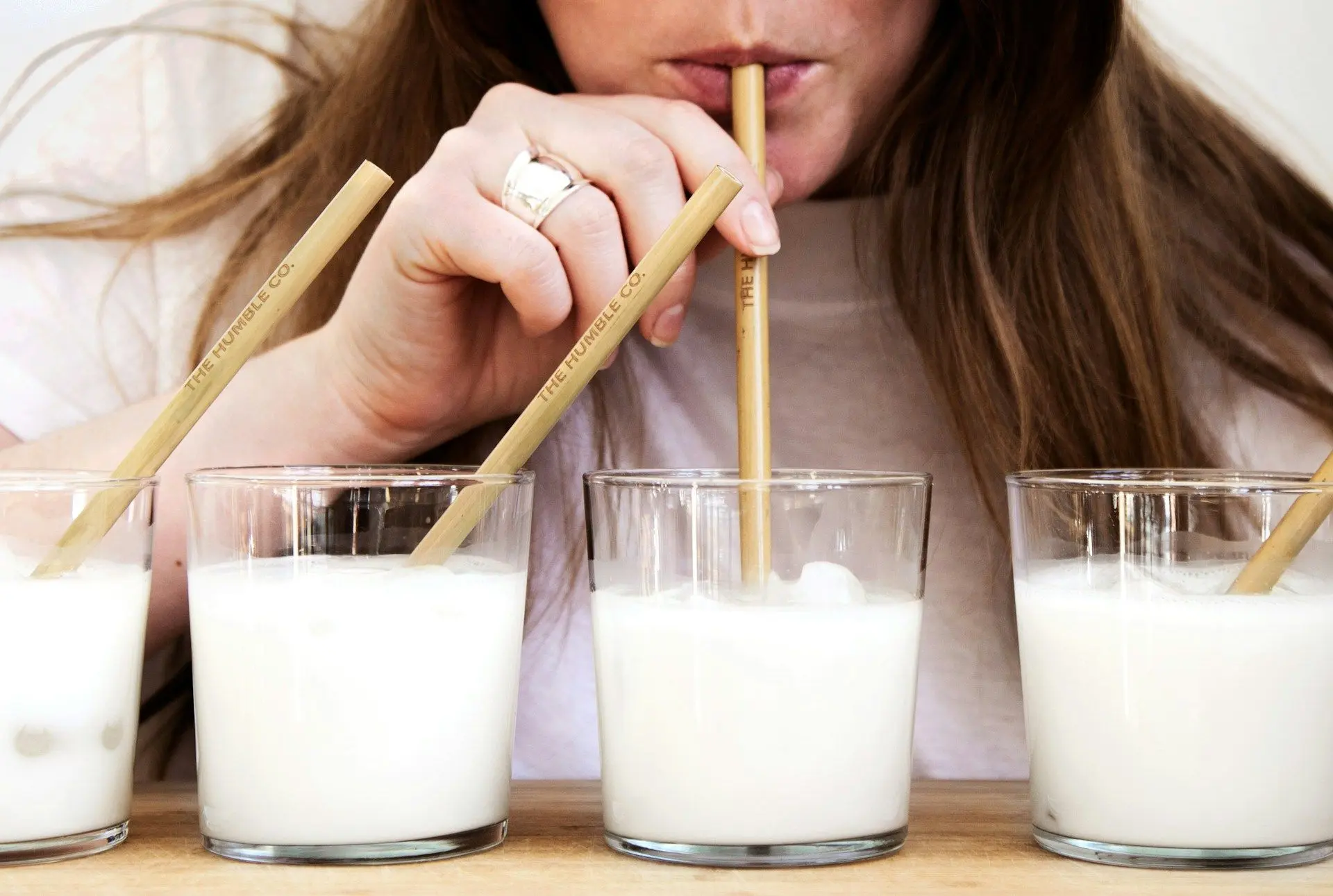 Молоко є дуже корисним навіть для людей, які страждають від непереносності лактози.