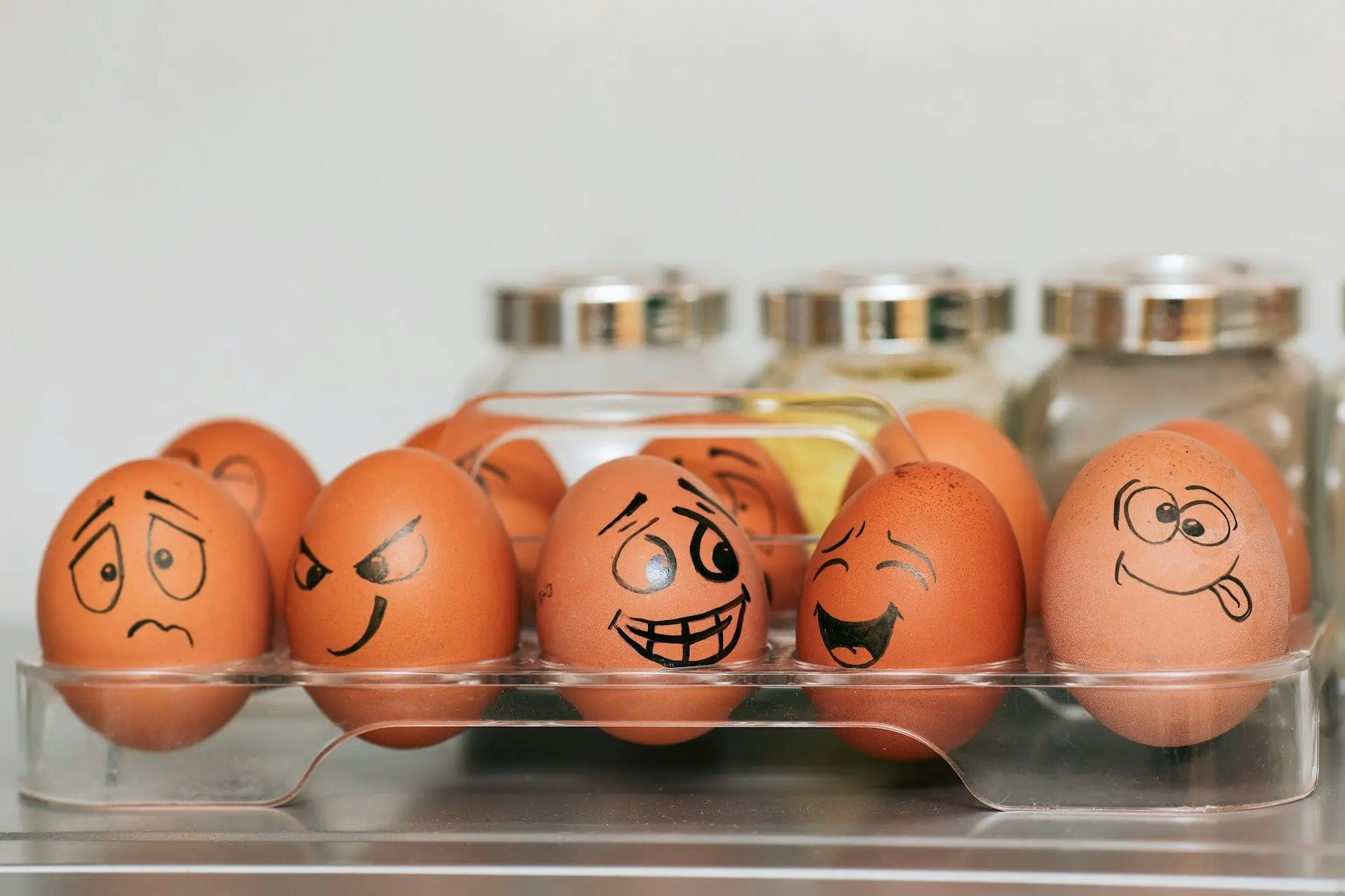Чи правда, що яйця, зберігані у холодильнику, втрачають свою користь?
