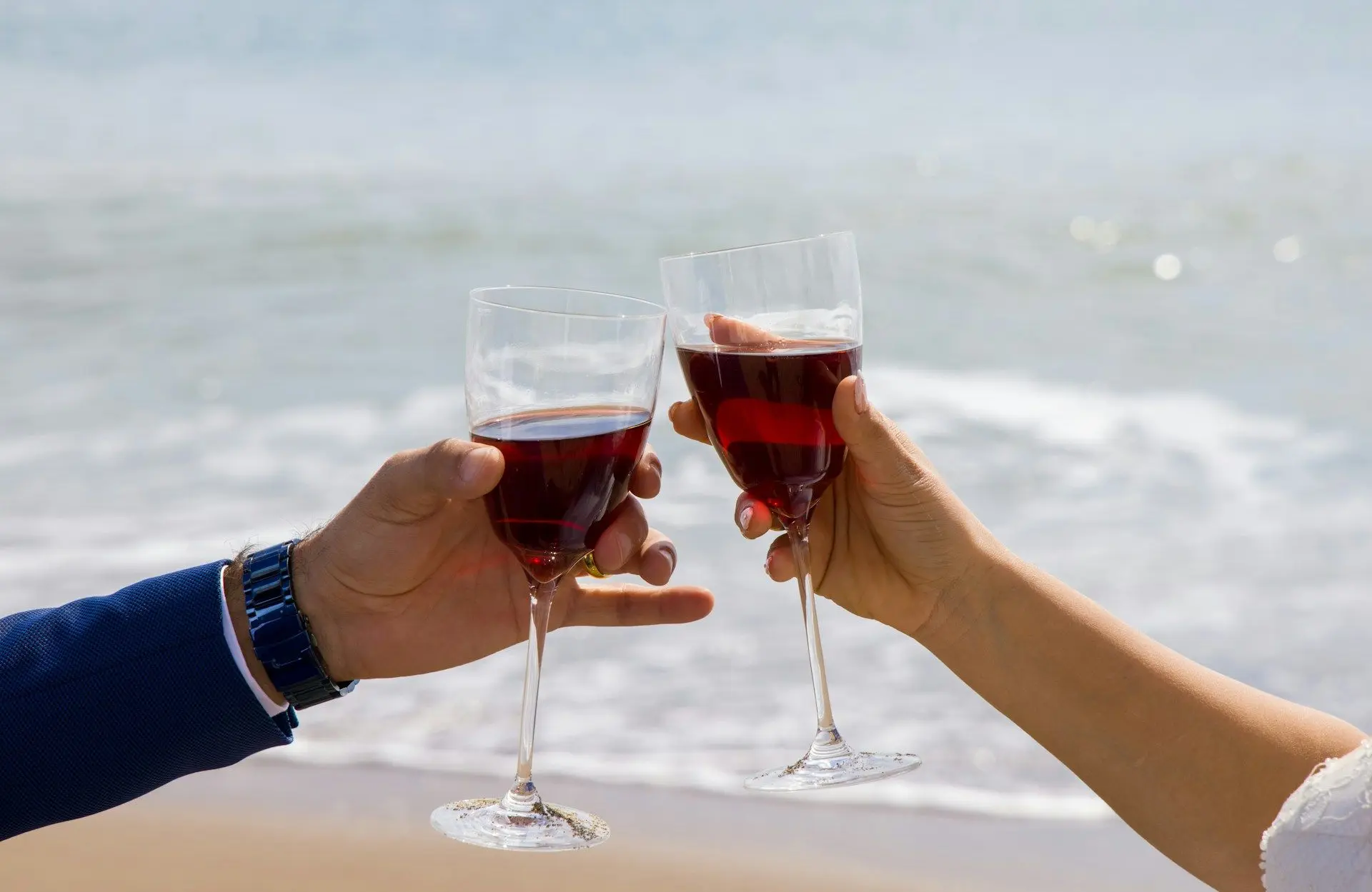 Пари, які разом вживають алкоголь, мають більше шансів на довге життя: несподівані результати наукового дослідження.
